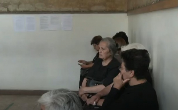 Զոհված զինծառայողների ծնողները Վերաքննիչ դատարանի շենքի ներսում են (տեսանյութ)